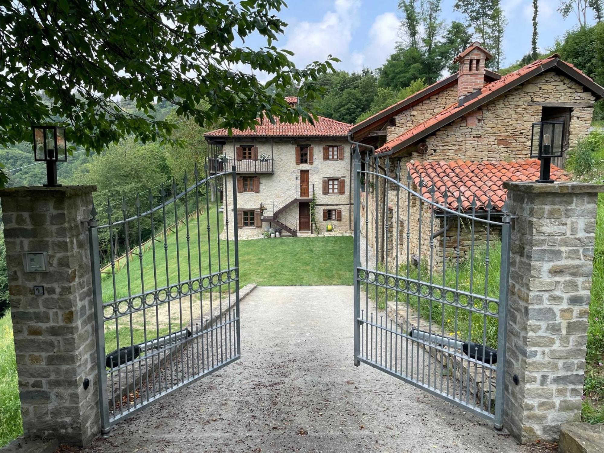 Cascina Manzoni Appartamenti Bossolasco Eksteriør billede